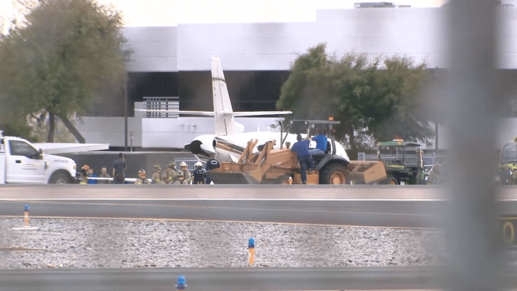One dead in Arizona after jet hits a plane parked near Scottsdale Airport – NBC Los Angeles