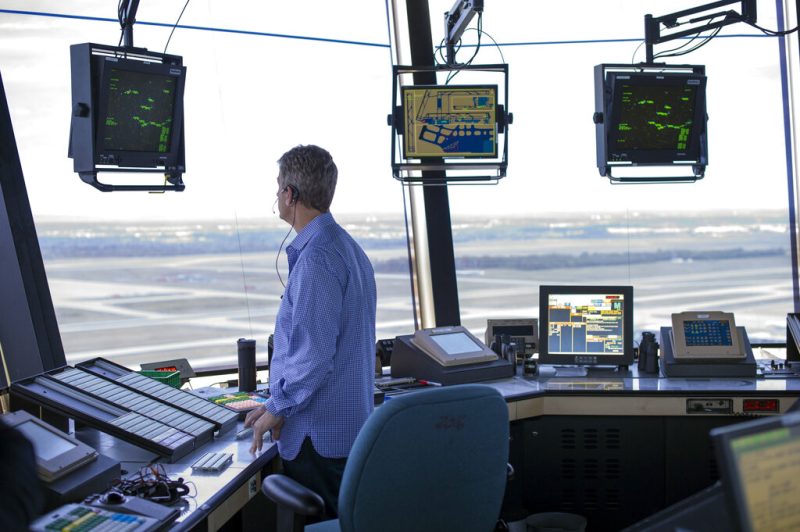 FAAs provide more incentives as the shortage of air traffic controllers worsens