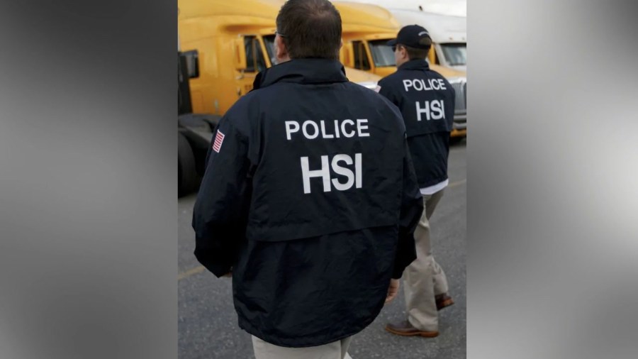 12 Mexican immigrants were arrested by Pleasure Craft, arrested in Long Beach